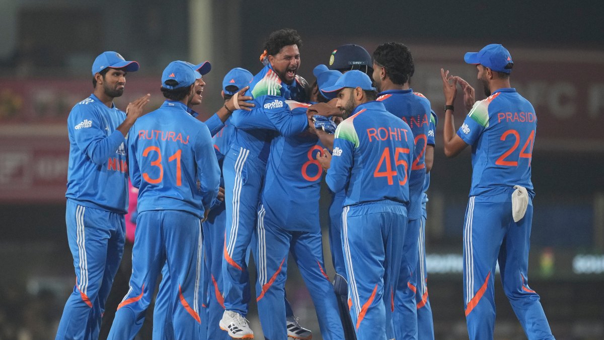 India vs South Africa Live Score 1st ODI at Ranchi: Kuldeep's four-for makes India favourites to win in Ranchi India vs South Africa Live Score 1st ODI at Ranchi: Kuldeep's four-for makes India favourites to win in Ranchi