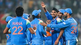 India vs South Africa Live Score 1st ODI at Ranchi: Kuldeep breaks De Zorzi-Breetzke stand, Proteas lose fourth wicket