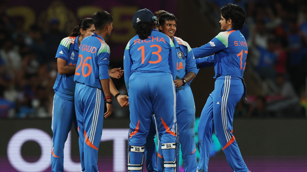 India vs South Africa LIVE Score Women's World Cup Final: Spinners put India in driver's seat in Navi Mumbai India vs South Africa LIVE Score Women's World Cup Final: Spinners put India in driver's seat in Navi Mumbai