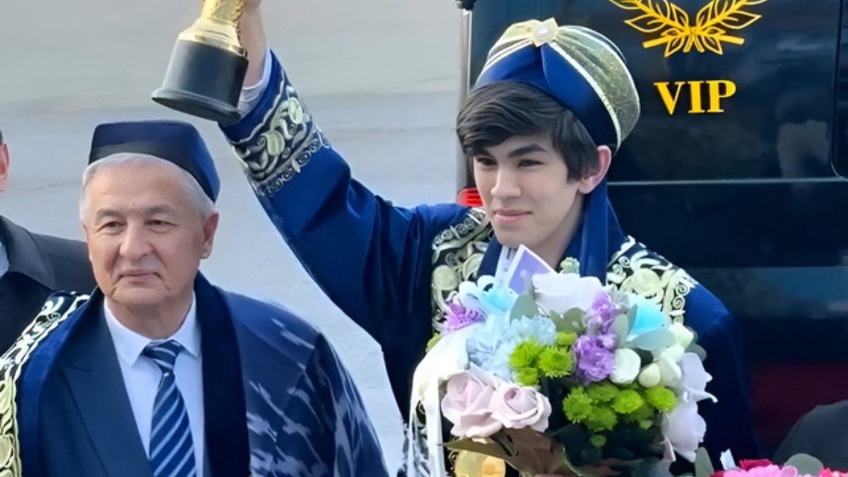 Chess World Cup winner Javokhir Sindarov honoured in Uzbekistan: From airport fanfare to a three-room apartment Chess World Cup winner Javokhir Sindarov honoured in Uzbekistan: From airport fanfare to a three-room apartment