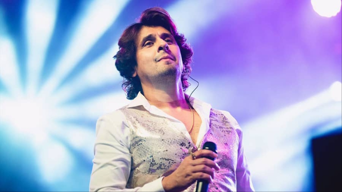 Sonu Nigam pays tribute to Mohammed Rafi on his 101st Birth Anniversary in Dubai concert, performs his evergreen songs Sonu Nigam pays tribute to Mohammed Rafi on his 101st Birth Anniversary in Dubai concert, performs his evergreen songs