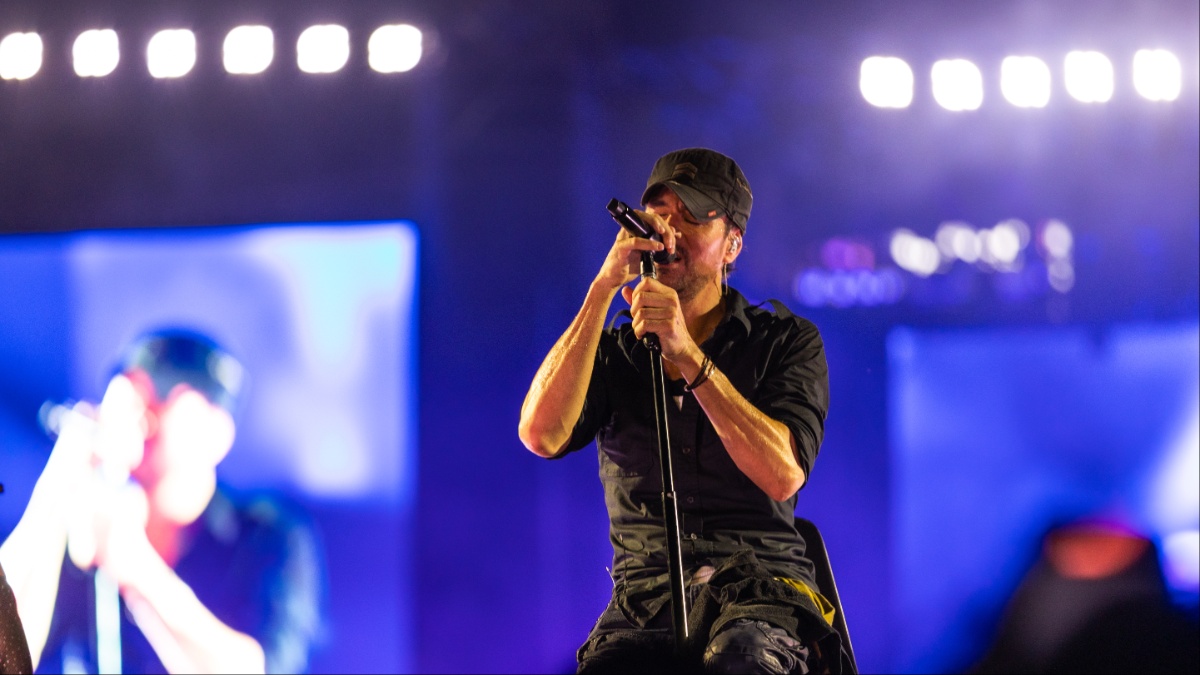 73 mobile phones worth Rs 24 lakh stolen at Enrique Iglesias concert 73 mobile phones worth Rs 24 lakh stolen at Enrique Iglesias concert