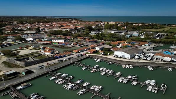 2 critical, several injured after car rams pedestrians on French island; suspect in custody