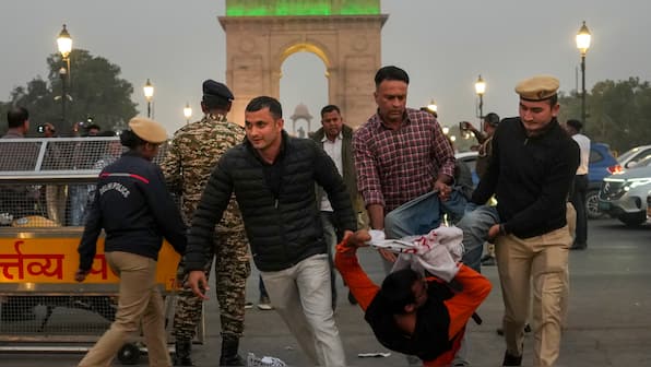 Chilli spray, scuffles, Maoist slogans: How India Gate protests over pollution went out of control