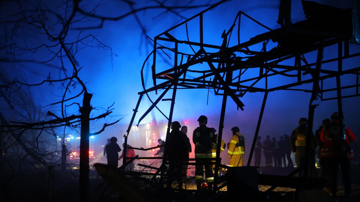 Rescues work at a market destroyed by a Russian airstrike on Zaporizhzhia, Ukraine, Friday, Nov. 21, 2025. (AP Photo/Kateryna Klochko)
Rescues work at a market destroyed by a Russian airstrike on Zaporizhzhia, Ukraine, Friday, Nov. 21, 2025. (AP Photo/Kateryna Klochko)