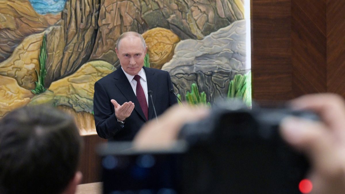 general Putin calls Ukrainian leadership 'illegitimate', says peace deal ‘senseless’ under Zelenskyy govt general Putin calls Ukrainian leadership 'illegitimate', says peace deal ‘senseless’ under Zelenskyy govt