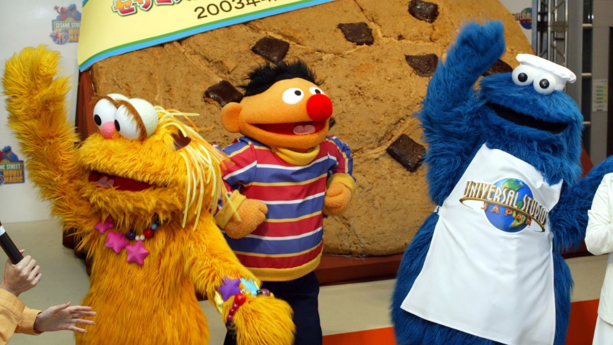 "Sesame Street" characters play in front of a large cookie in Tokyo, Japan, March 13, 2003. File Image/Reuters "Sesame Street" characters play in front of a large cookie in Tokyo, Japan, March 13, 2003. File Image/Reuters