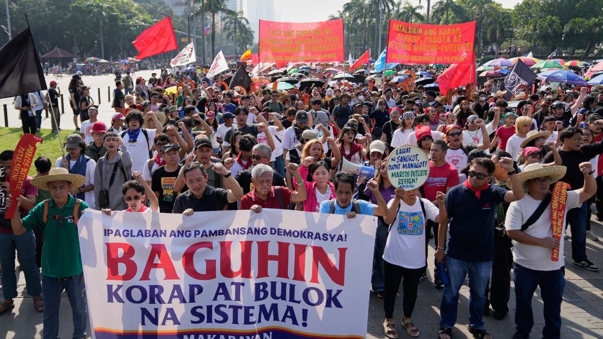 Thousands protest in Philippines against massive corruption scandal, calls for prosecution of mass officials Thousands protest in Philippines against massive corruption scandal, calls for prosecution of mass officials
