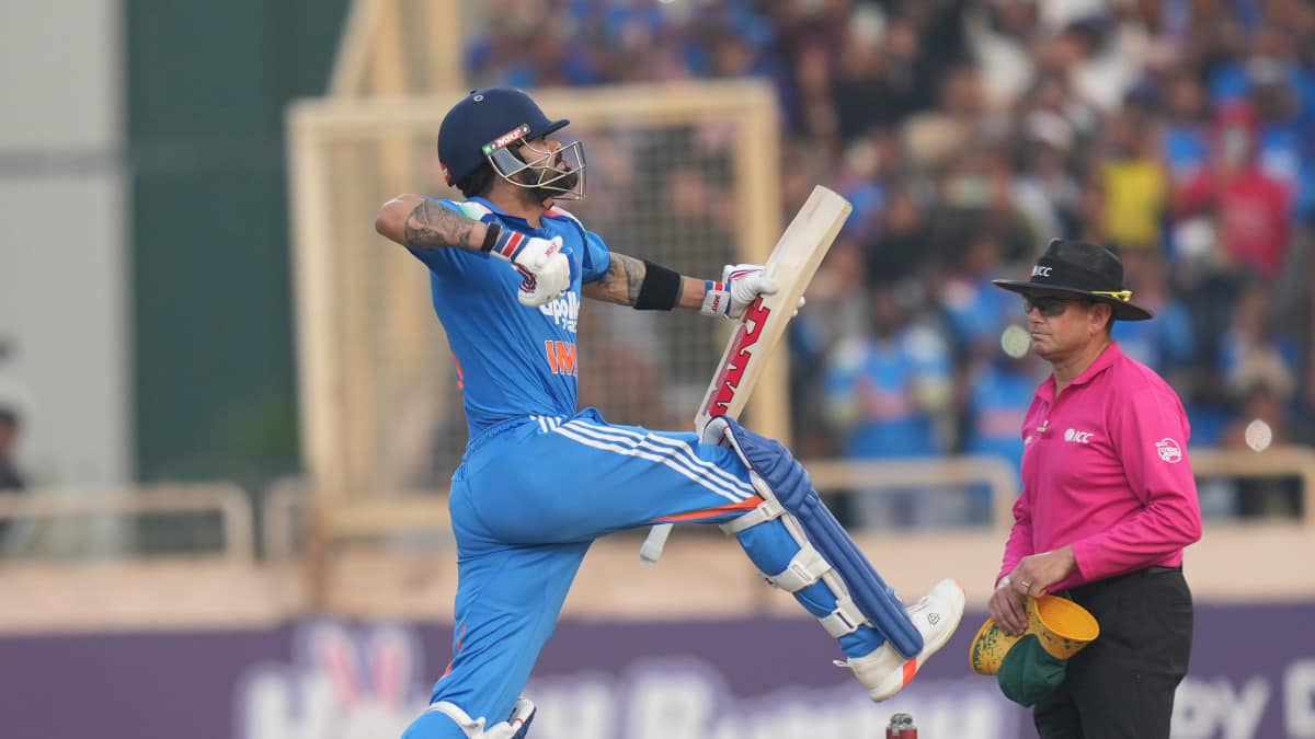 Virat Kohli slams record-extending 52nd ODI century, keeps India in hunt for winning total against South Africa in Ranchi