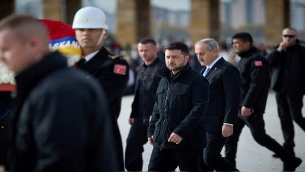 Zelenskyy holds talks with Erdogan as US signals possible peace plan with Russia