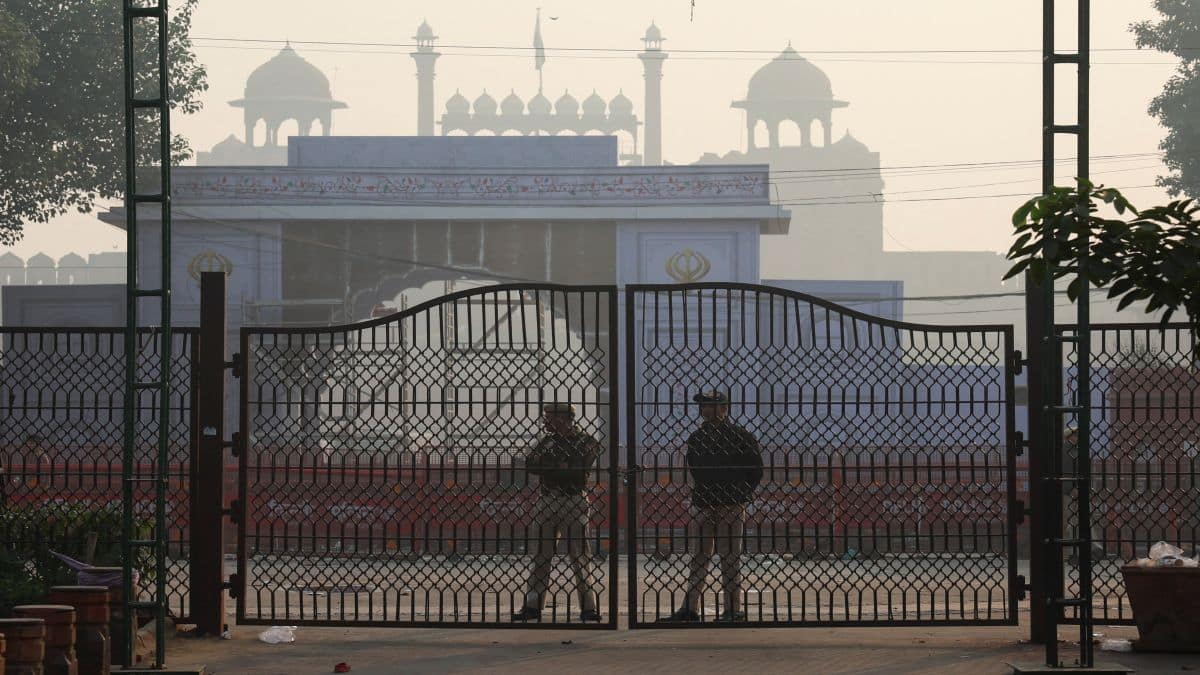 Pak's Lashkar plans attacks in Red Fort, security alert issued in Delhi ...