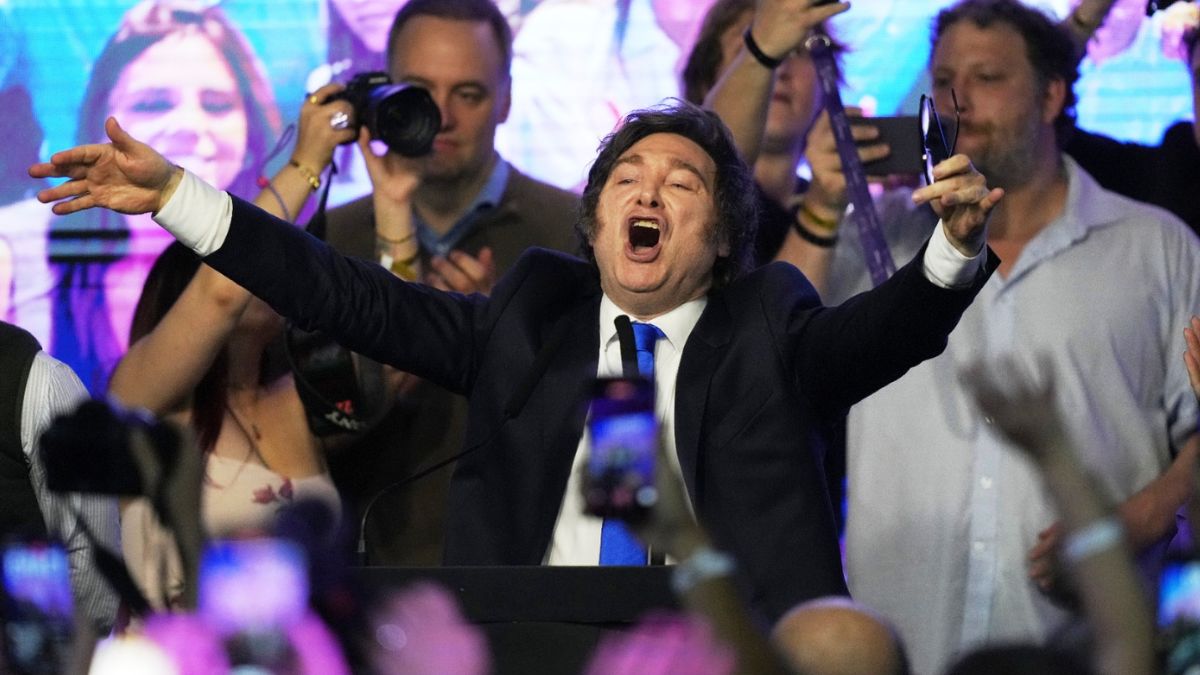 chief of staff steps down amid post-election cabinet reshuffle in Argentina chief of staff steps down amid post-election cabinet reshuffle in Argentina