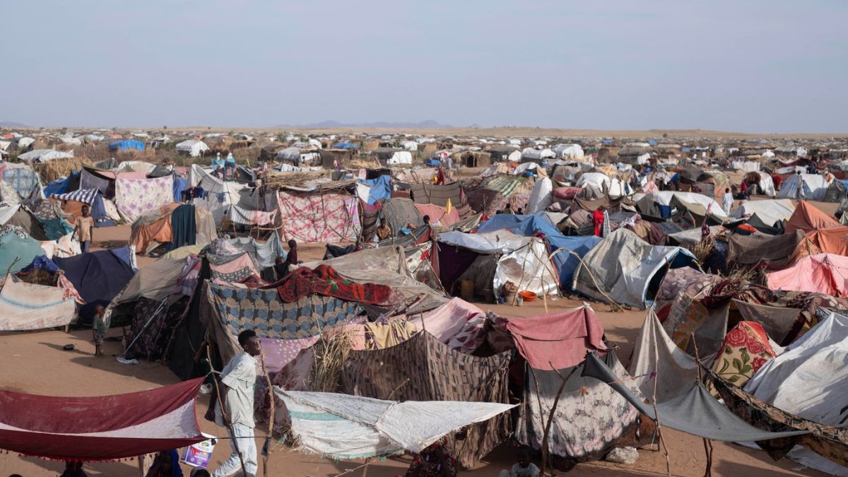 TOPSHOT - Makeshift shelters erected by displaced Sudanese who fled El-Fasher after the city fell to the Rapid Support Forces (RSF), make up the Um Yanqur camp, located on the southwestern edge of Tawila, in war-torn Sudan's western Darfur region on November 3, 2025. (AFP) TOPSHOT - Makeshift shelters erected by displaced Sudanese who fled El-Fasher after the city fell to the Rapid Support Forces (RSF), make up the Um Yanqur camp, located on the southwestern edge of Tawila, in war-torn Sudan's western Darfur region on November 3, 2025. (AFP)