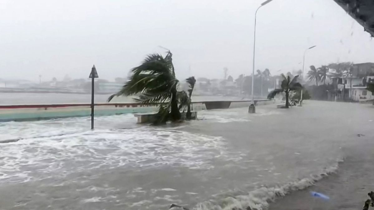 Typhoon Fung-wong barrels towards Philippines, Catanduanes braces for landfall Typhoon Fung-wong barrels towards Philippines, Catanduanes braces for landfall