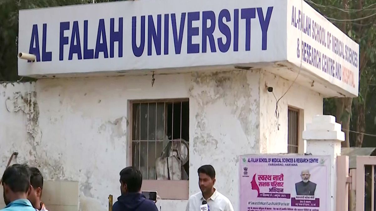 Breaking news live updates: Agencies probing Delhi blast conduct searches at Al Falah University Breaking news live updates: Agencies probing Delhi blast conduct searches at Al Falah University