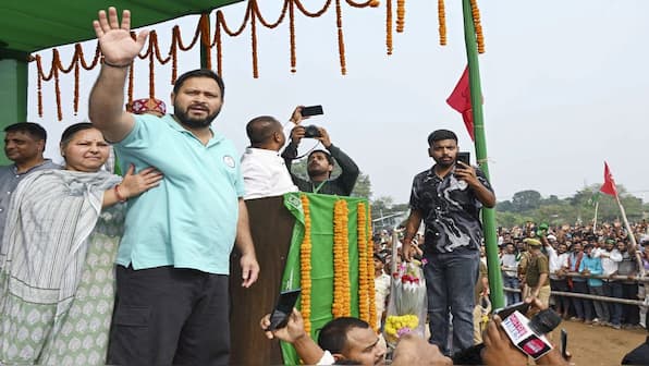 Tejashwi Yadav and estranged brother Tej Pratap trail… How are candidates faring in the Bihar election?