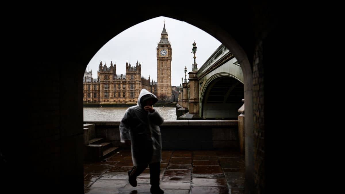 How China is using LinkedIn ‘headhunters’ to spy on British lawmakers – Firstpost