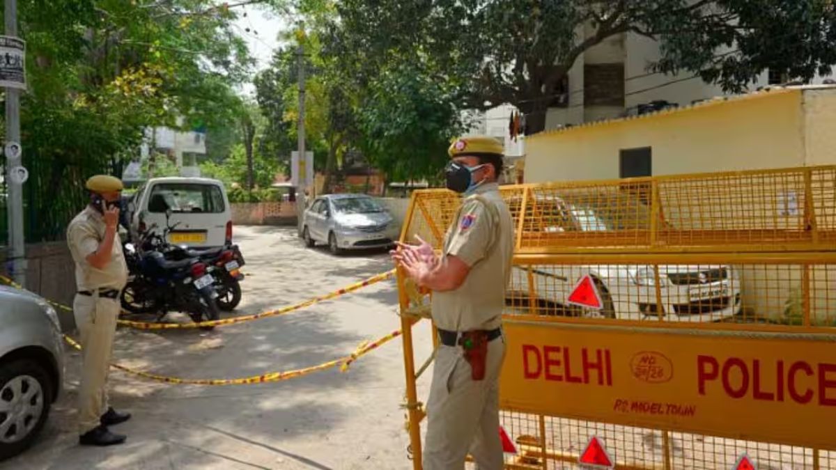 Terror alert in Delhi: Security tightened in national capital after Pak ...