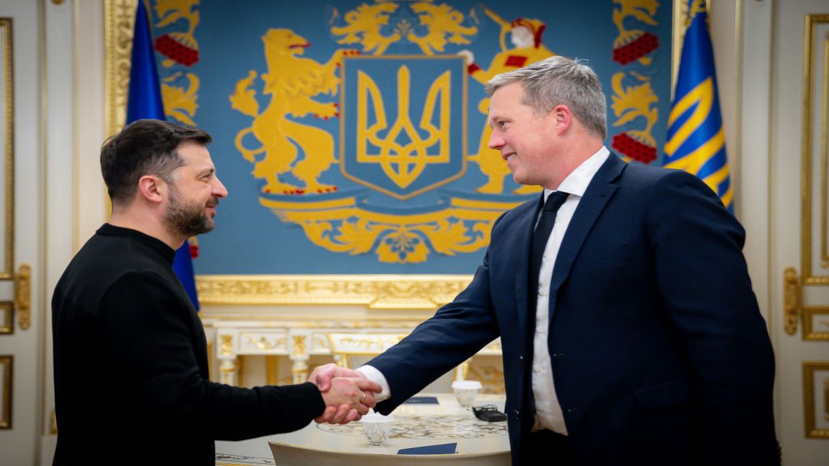 Ukrainian President Volodymyr Zelenskyy, shakes hands with US Secretary of the Army Dan Driscoll in Kyiv, Ukraine. Ukrainian Presidential Press Office/AP Ukrainian President Volodymyr Zelenskyy, shakes hands with US Secretary of the Army Dan Driscoll in Kyiv, Ukraine. Ukrainian Presidential Press Office/AP