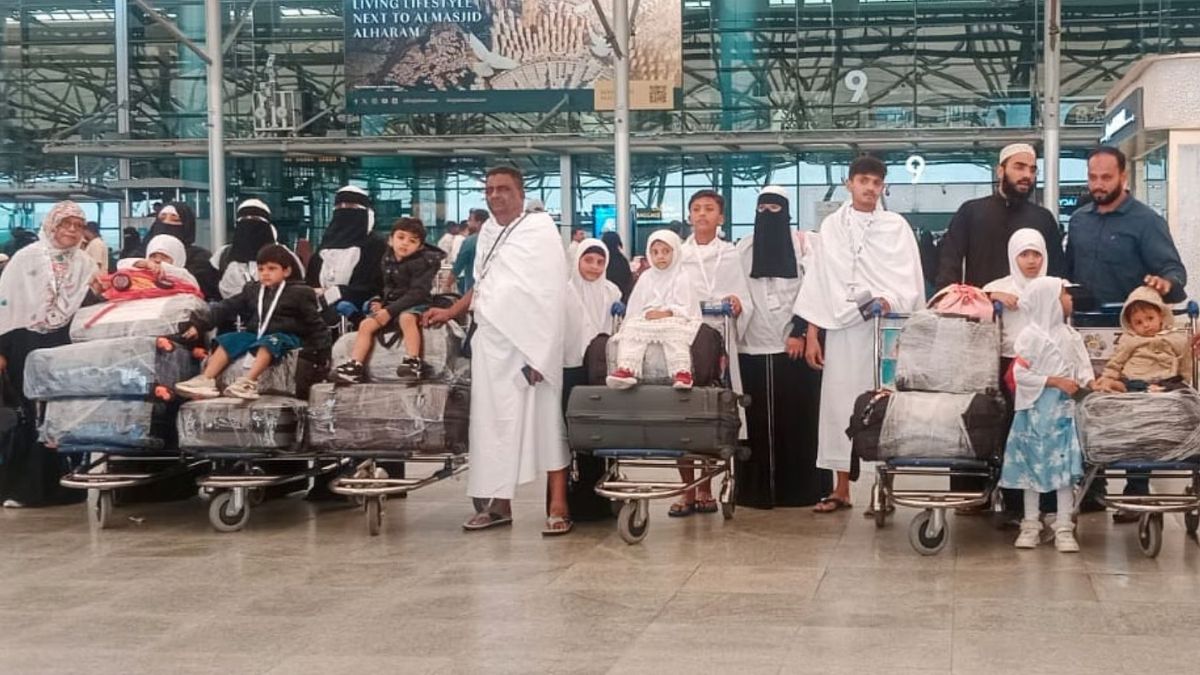 Relatives said that the family of 18 had travelled to Saudi Arabia for Umrah, completed their pilgrimage, and were on their way back to Medina when the crash happened around 1:30 am. All passed away in the incident. Image courtesy: X Relatives said that the family of 18 had travelled to Saudi Arabia for Umrah, completed their pilgrimage, and were on their way back to Medina when the crash happened around 1:30 am. All passed away in the incident. Image courtesy: X
