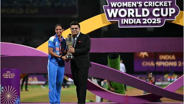 Harmanpreet Kaur receives Champion Of The World Award from Jay Shah at CNN-News18 Indian Of The Year 2025