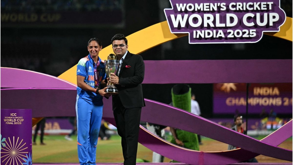 Harmanpreet Kaur receives Champion Of The World Award from Jay Shah at CNN-News18 Indian Of The Year 2025 Harmanpreet Kaur receives Champion Of The World Award from Jay Shah at CNN-News18 Indian Of The Year 2025