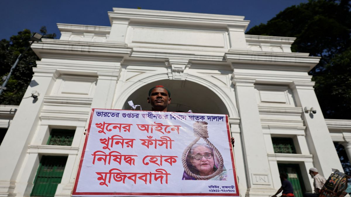 A man holds a poster outside the court demanding the death penalty ahead of the verdict in the case against ousted Prime Minister Sheikh Hasina on charges of crimes against humanity. File image: Reuters A man holds a poster outside the court demanding the death penalty ahead of the verdict in the case against ousted Prime Minister Sheikh Hasina on charges of crimes against humanity. File image: Reuters