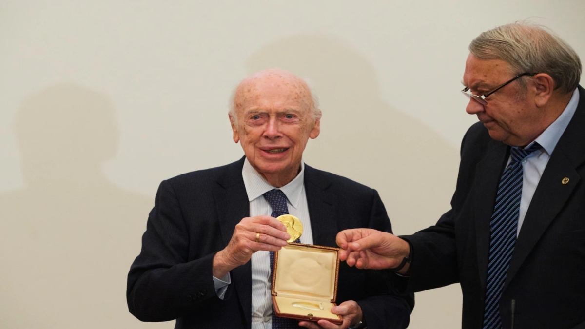 James Watson, Nobel laureate & co-discoverer of the DNA structure, dies at 97 James Watson, Nobel laureate & co-discoverer of the DNA structure, dies at 97