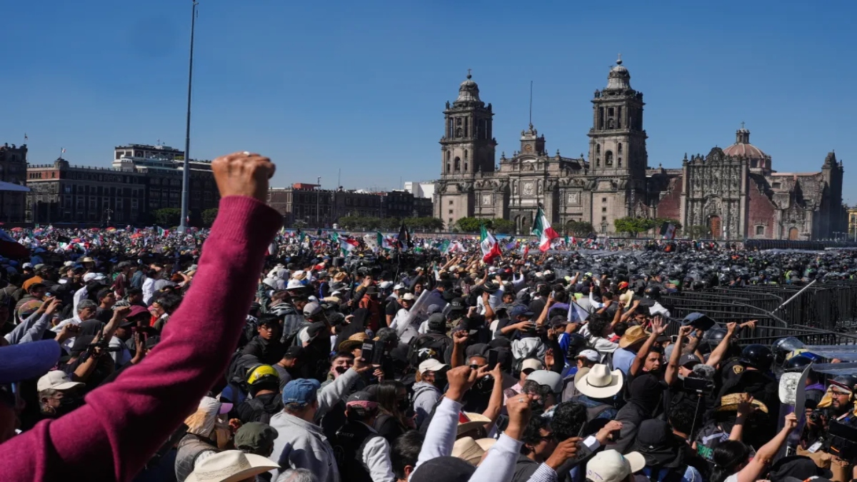 A few thousand people took to the streets of Mexico City on Saturday to protest growing crime, corruption and impunity. AP A few thousand people took to the streets of Mexico City on Saturday to protest growing crime, corruption and impunity. AP