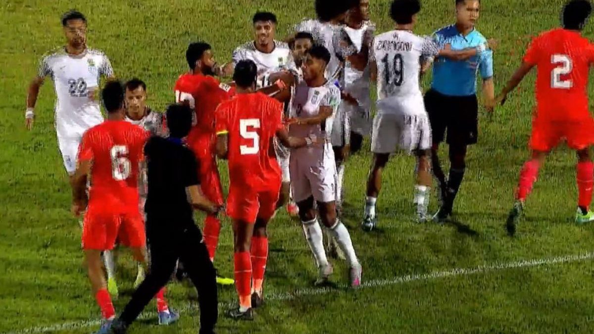Bangladesh vs India Football LIVE Score: Scuffle breaks out in middle; IND 0-1 BAN Bangladesh vs India Football LIVE Score: Scuffle breaks out in middle; IND 0-1 BAN