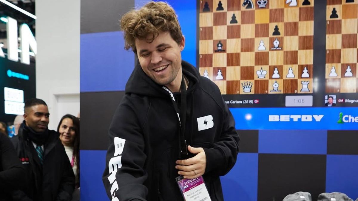 Carlsen이 World Rapid & Blitz 2025 참가를 확정함에 따라 FIDE의 새로운 복장 규정이 시험대에 오를 수도 있습니다. Carlsen이 World Rapid & Blitz 2025 참가를 확정함에 따라 FIDE의 새로운 복장 규정이 시험대에 오를 수도 있습니다.
