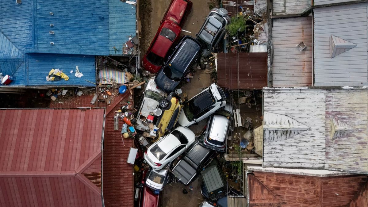 In photos & videos: How Typhoon Kalmaegi unleashed deadly destruction in the Philippines and Vietnam In photos & videos: How Typhoon Kalmaegi unleashed deadly destruction in the Philippines and Vietnam
