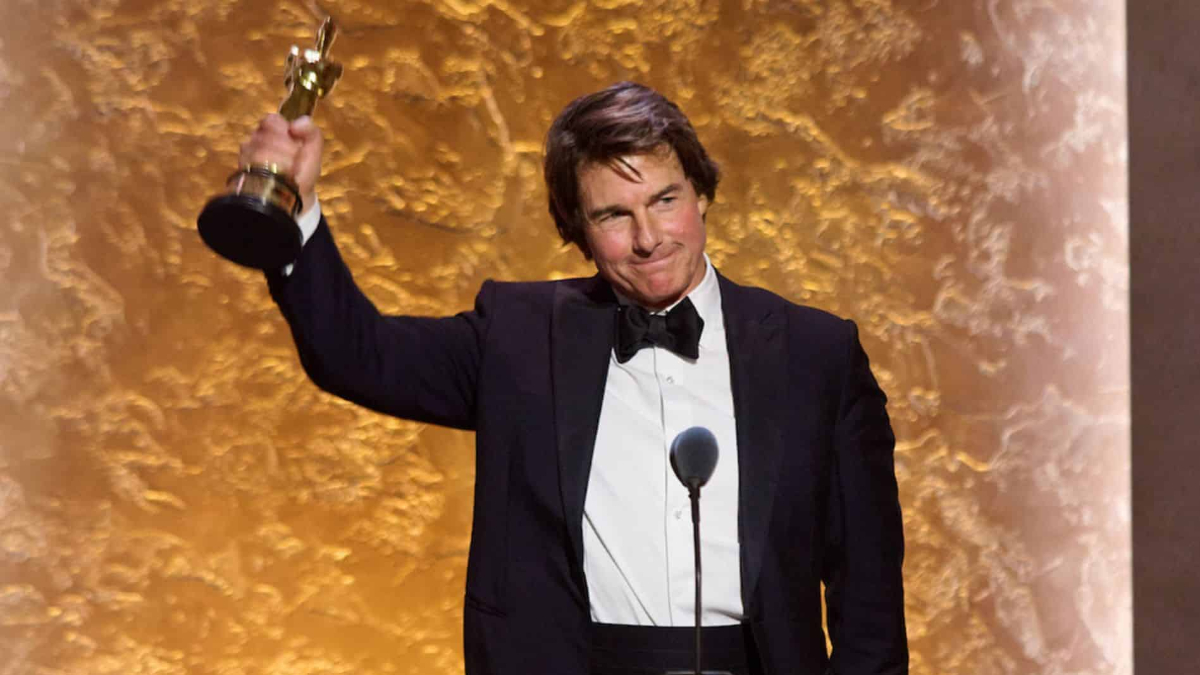 Hollywood star Tom Cruise gets emotional as he accepts his first Oscar- The Academy Honorary Award Hollywood star Tom Cruise gets emotional as he accepts his first Oscar- The Academy Honorary Award