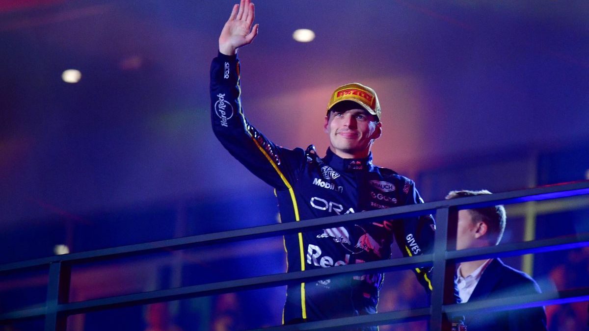 Max Verstappen은 큰 승리를 거두며 라스베거스를 자신의 놀이터로 만들어 F1 포인트 격차를 줄였습니다. Max Verstappen은 큰 승리를 거두며 라스베거스를 자신의 놀이터로 만들어 F1 포인트 격차를 줄였습니다.