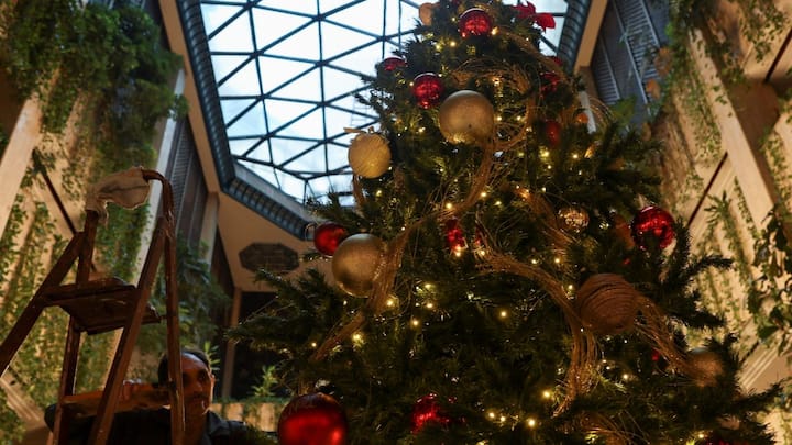 History Today: When the Christmas tree was decorated with electric lights for the first time History Today: When the Christmas tree was decorated with electric lights for the first time