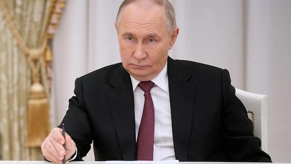 FirstUp: Putin likely to attend peace forum, Italy's PM to meet Palestine’s Abbas... The news today