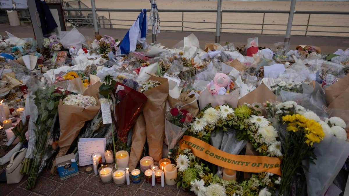 In Photos | Bondi Beach stands still to honour lost souls