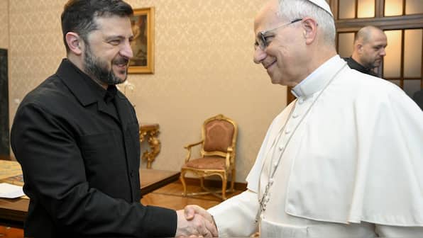 Zelenskyy meets Pope Leo as he prepares revised peace plan on war against Russia
