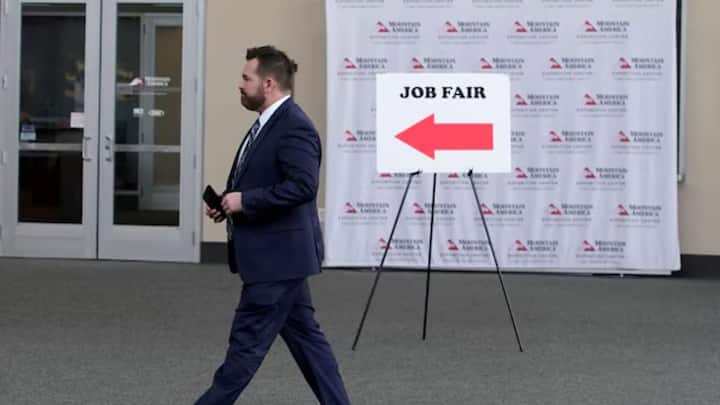 US job growth slows in December as unemployment dips, strengthening case for Fed pause