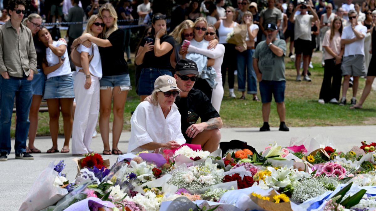 Mourners gather by floral tributes at the Bondi Pavillion in memory of the victims of a shooting at Bondi Beach, in Sydney on December 15, 2025. (Photo: Saeed Khan/AFP) Mourners gather by floral tributes at the Bondi Pavillion in memory of the victims of a shooting at Bondi Beach, in Sydney on December 15, 2025. (Photo: Saeed Khan/AFP)
