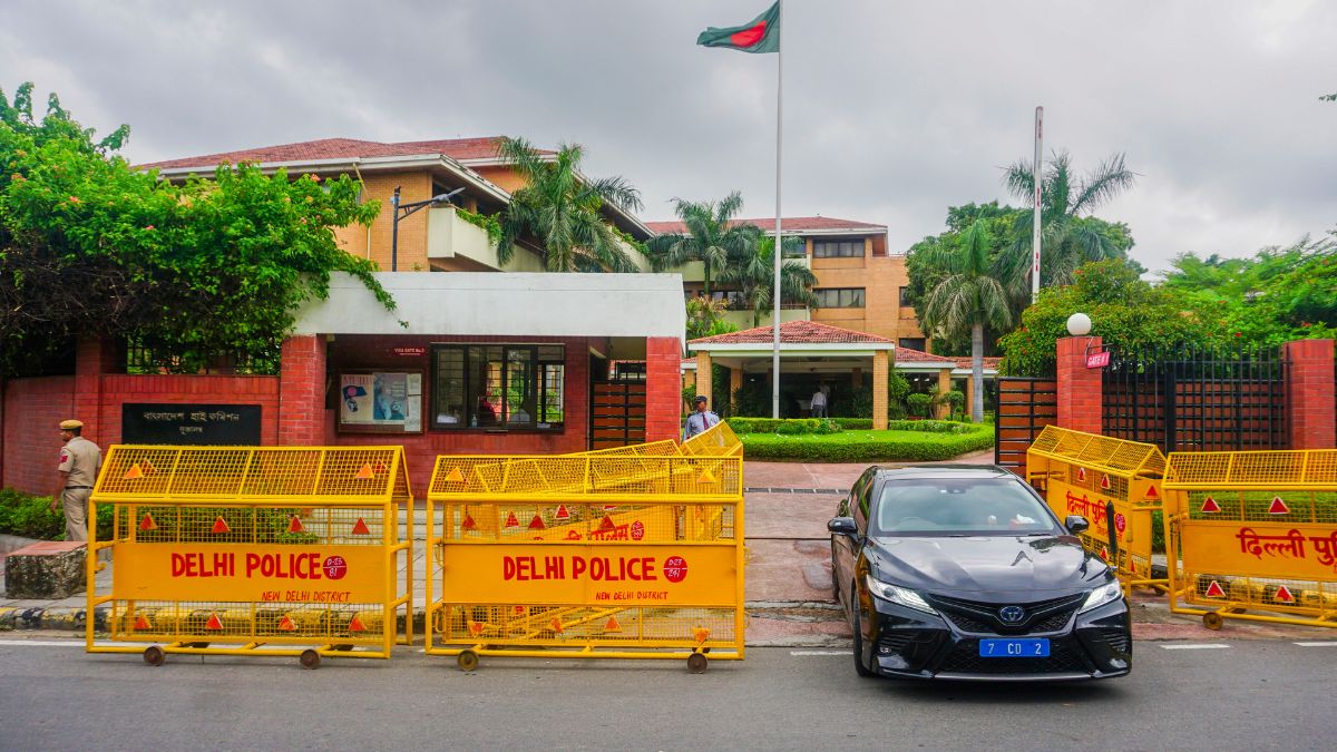 general As anti-India sentiment rises, Bangladesh suspends visa services in Delhi & Agartala general As anti-India sentiment rises, Bangladesh suspends visa services in Delhi & Agartala