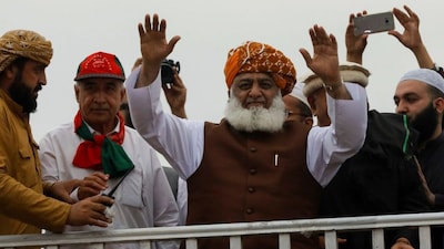 Fazal-ur-Rehman, President of the Jamiat Ulema-e-Islam-Fazal (JUI-F), waves to supporters during the Azadi March to protest the then-government of then-Prime Minister Imran Khan in Islamabad, Pakistan, on November 1, 2019. (Photo:Akhtar Soomro/Reuters) 