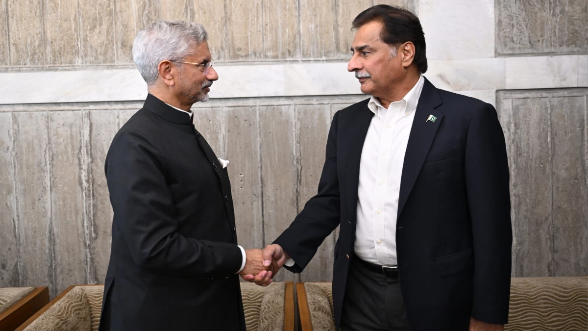 Sardar Ayaz Sadiq, Speaker of the National Assembly of Pakistan, exchanges greetings with External Affairs Minister S Jaishankar in Dhaka on Wednesday. Image Courtesy: @ChiefAdviserGoB Sardar Ayaz Sadiq, Speaker of the National Assembly of Pakistan, exchanges greetings with External Affairs Minister S Jaishankar in Dhaka on Wednesday. Image Courtesy: @ChiefAdviserGoB