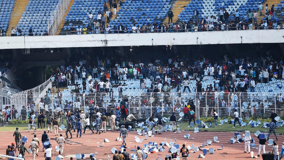 Lionel Messi GOAT Tour India LIVE Updates: CM Mamata Banerjee sets up enquiry committee after chaos erupts in Kolkata Lionel Messi GOAT Tour India LIVE Updates: CM Mamata Banerjee sets up enquiry committee after chaos erupts in Kolkata