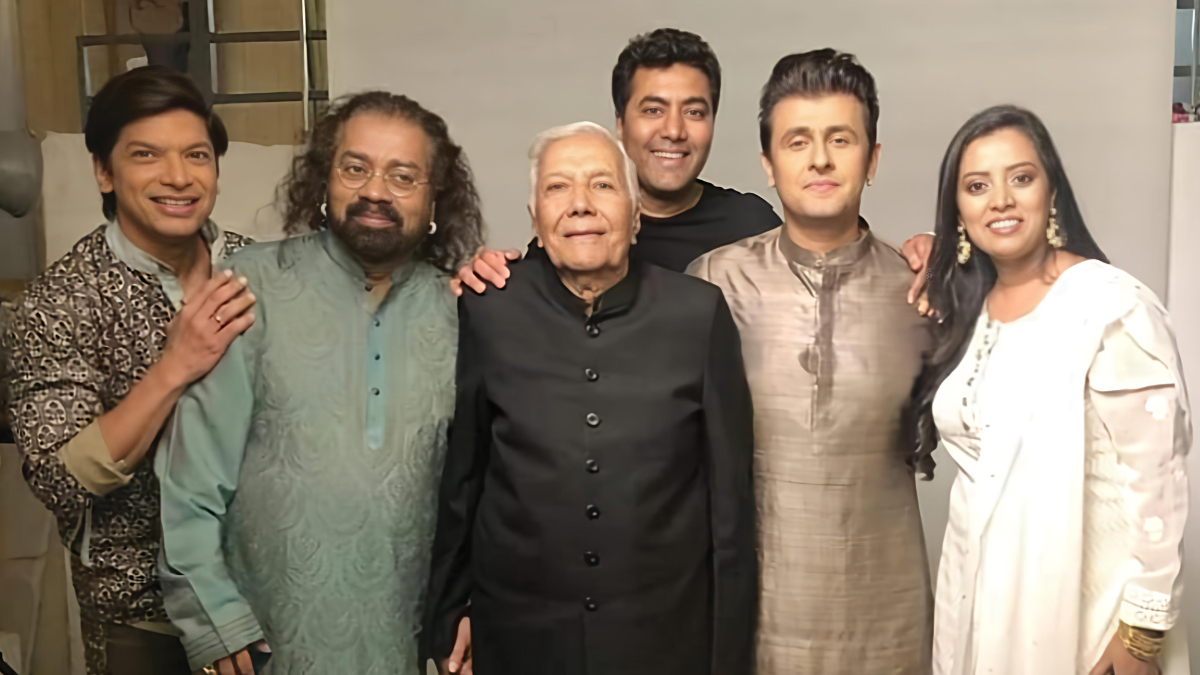 AR Rahman, Sonu Nigam, Hariharan 및 Shaan이 Padma Vibhushan Ustad Ghulam Mustafa Khan을 기리기 위해 처음으로 무대에 모였습니다. AR Rahman, Sonu Nigam, Hariharan 및 Shaan이 Padma Vibhushan Ustad Ghulam Mustafa Khan을 기리기 위해 처음으로 무대에 모였습니다.