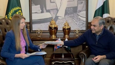 A closed-door meeting between Mohsin Naqvi, Pakistan’s Interior Minister, and Jane Marriott, the UK High Commissioner. (X)