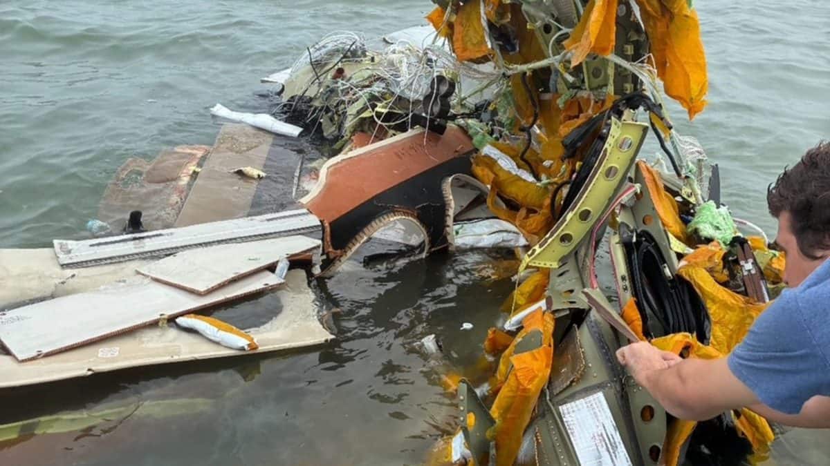 Watch: Locals pull survivor out of wreckage after Mexican plane crash in Galveston Bay