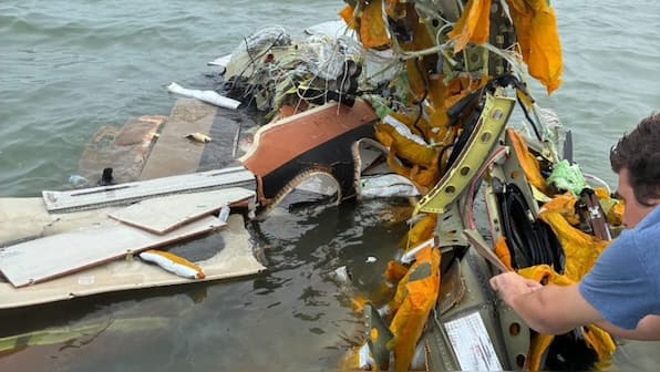 Watch: Locals pull survivor out of wreckage after Mexican plane crash in Galveston Bay