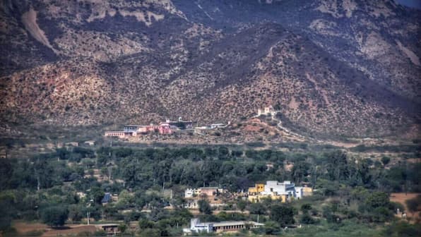 India's top court keeps in abeyance its Aravalli hills judgment, to form new expert panel