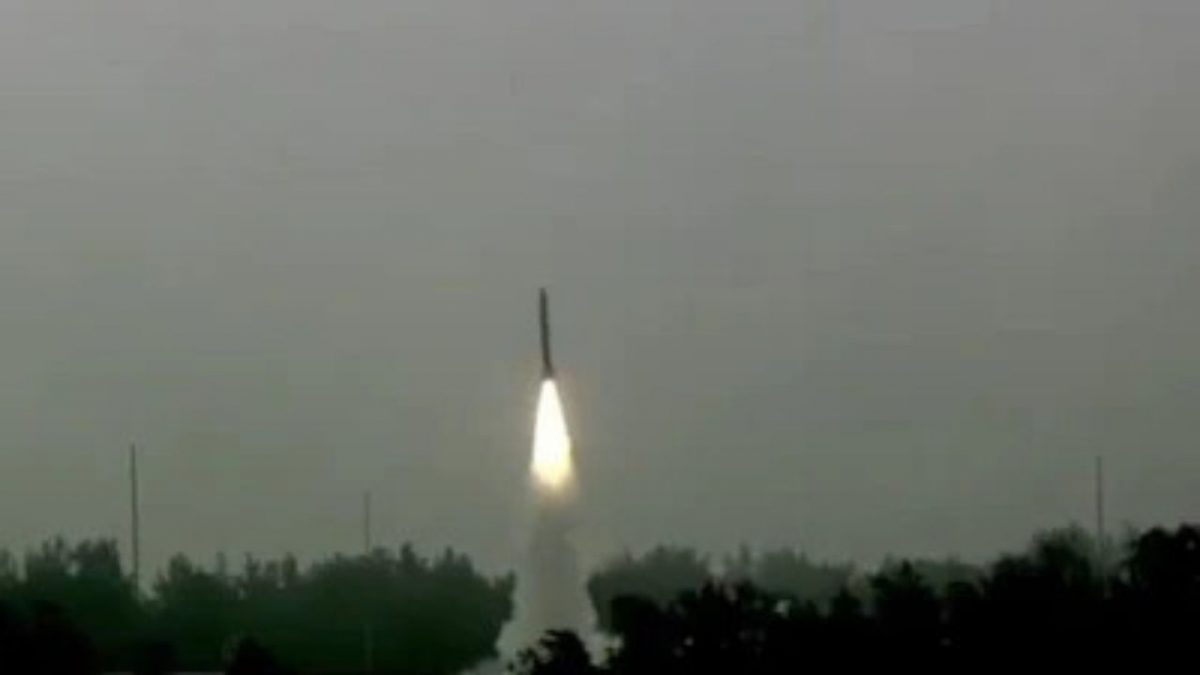 Watch | Pralay salvo test showcases India’s rapid fire missile power Watch | Pralay salvo test showcases India’s rapid fire missile power